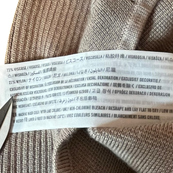 Abercrombie & Fitch Ribbed Deep V Bodysuit, M, Taupe - Picture 15 of 15